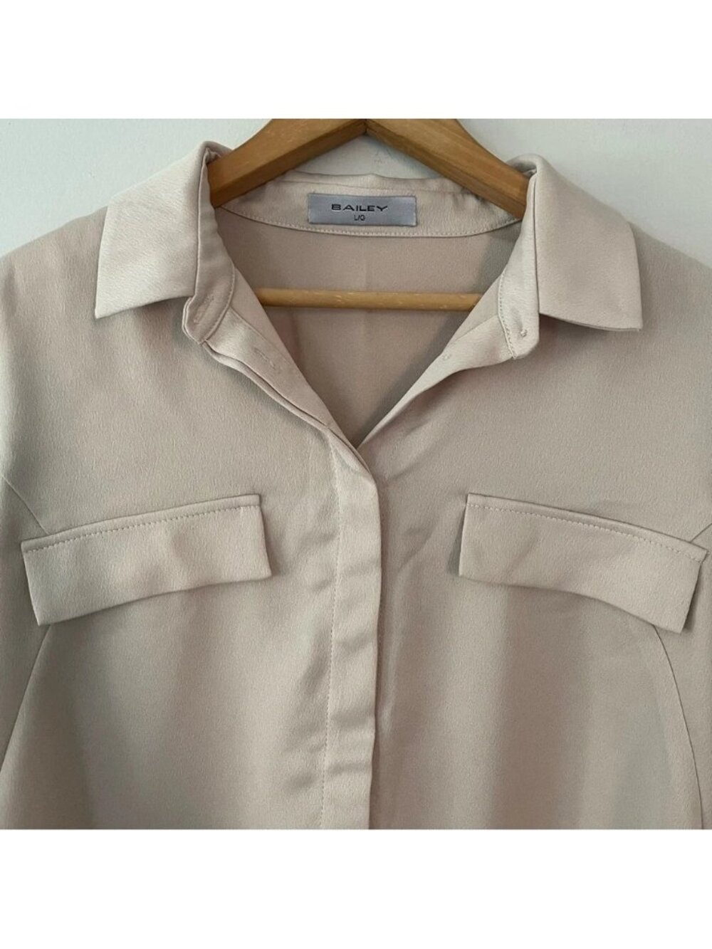 NEW Brian Bailey Beige Satin Blouse Top Size Large - Picture 3 of 6